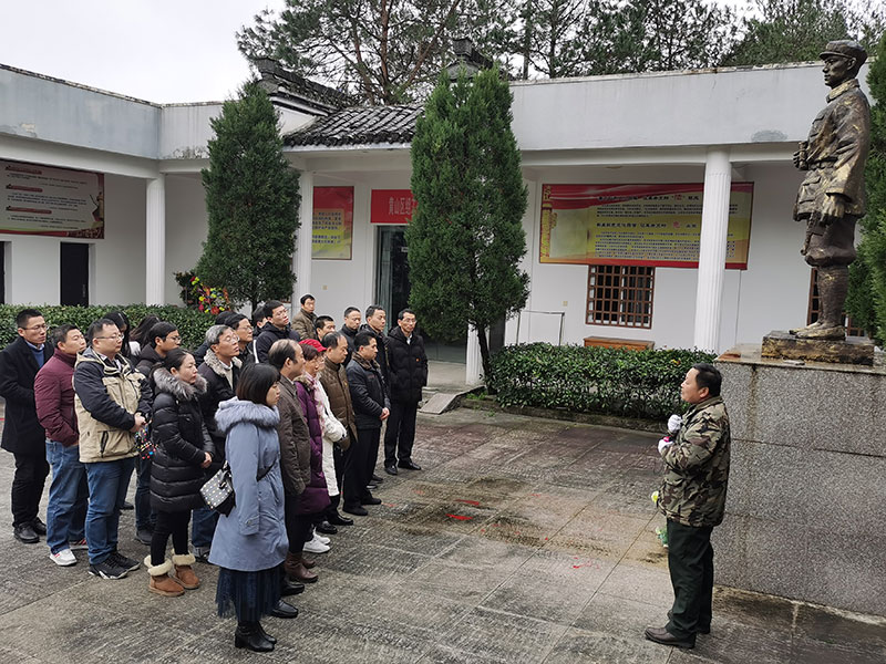 屯溪區(qū)委辦黨支部、屯溪城建投公司黨支部聯合開展主題黨日共建活動